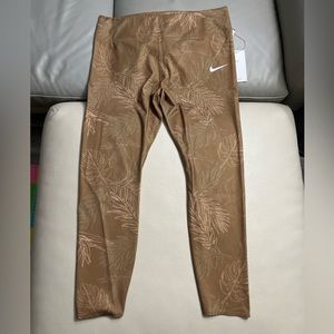 NWT - Nike One Luxe Mid Rise 7/8 Length Women’s Leggings - Size XL